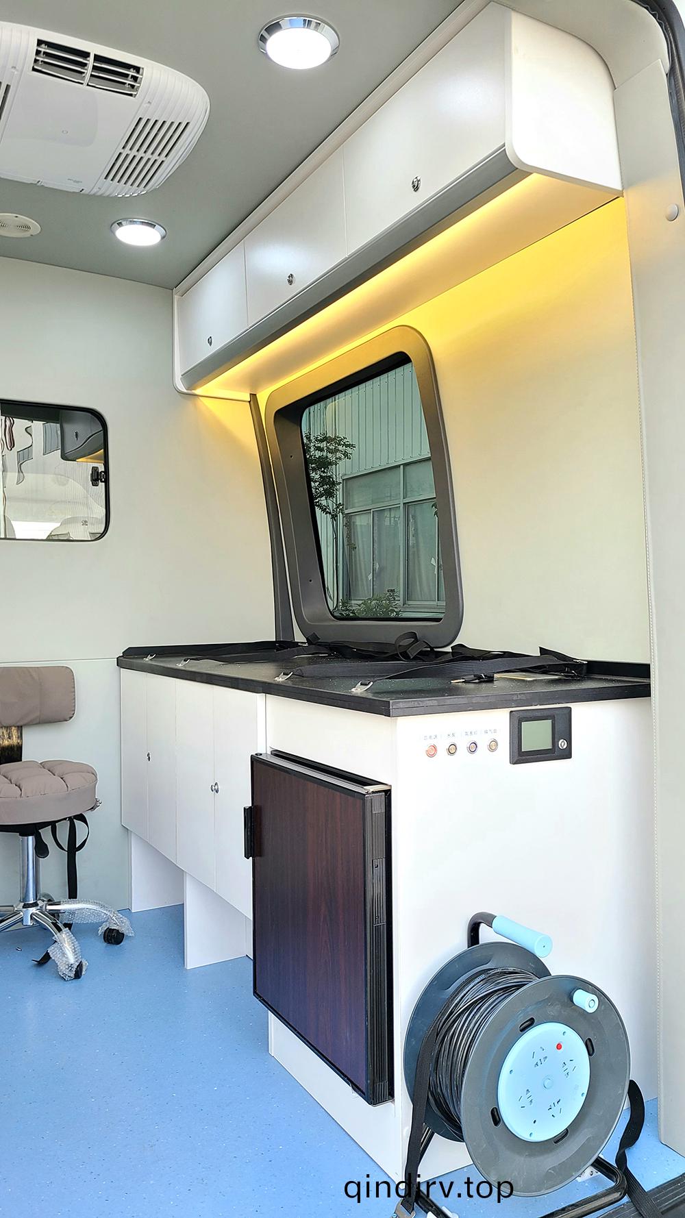 食(shi)品(pin)檢(jian)測車(che)