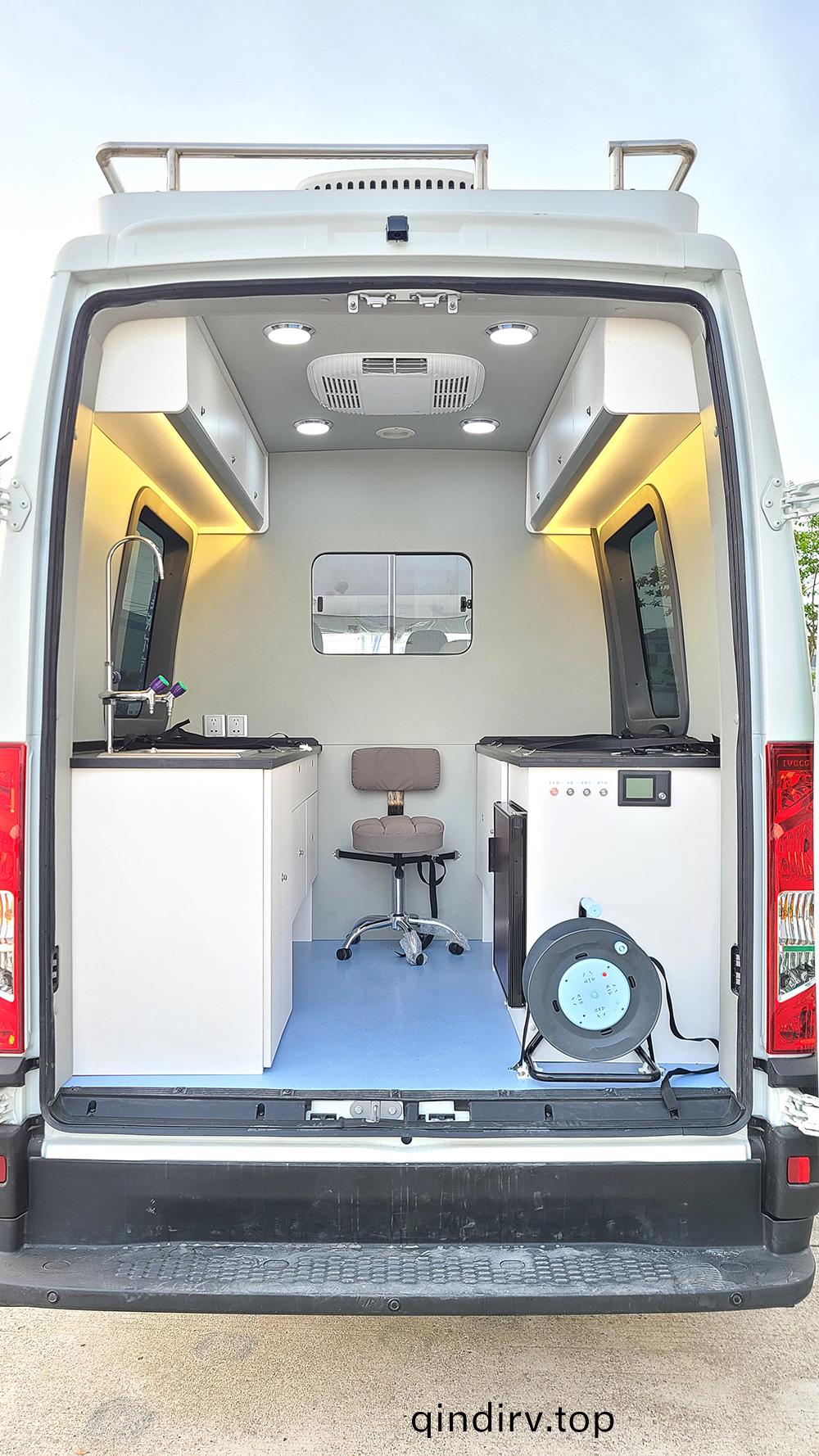 食品檢(jian)測(ce)車