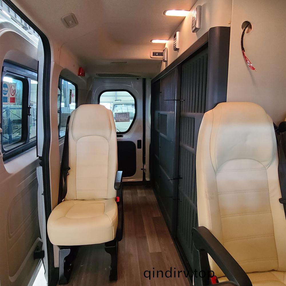 警(jing)用囚(qiu)車